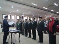 Wali Kota Makassar, Munafri Arifuddin, mengambil sumpah dan melantik sembilan pejabat tinggi pratama lingkup Pemerintah Kota Makassar.